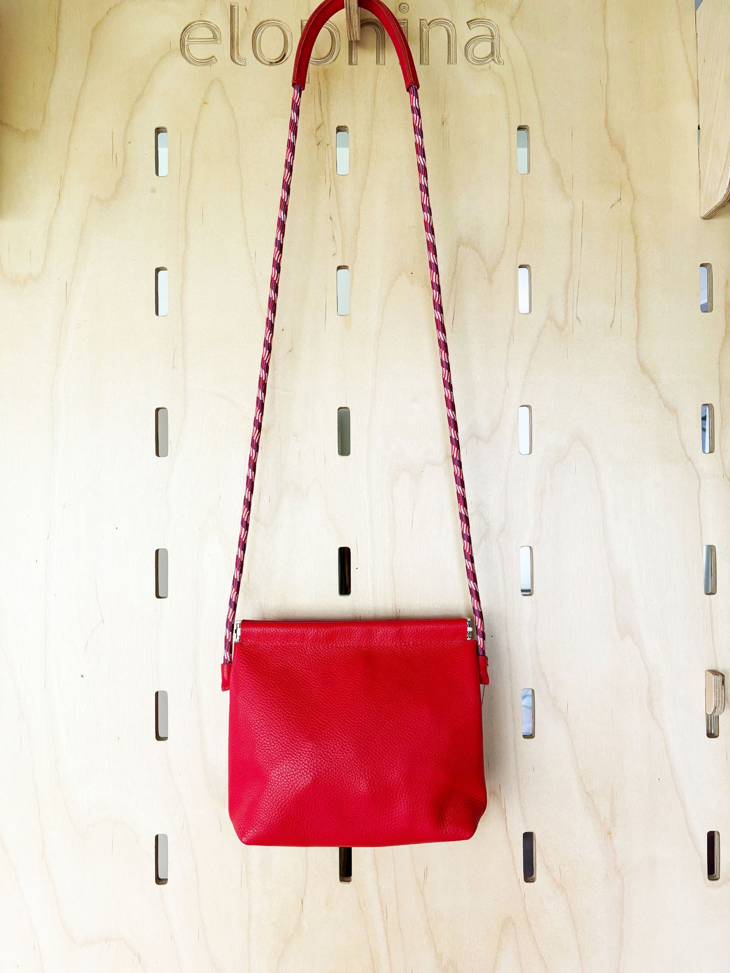 Bold 2 Tone Flex Frame Crossbody Purse /red