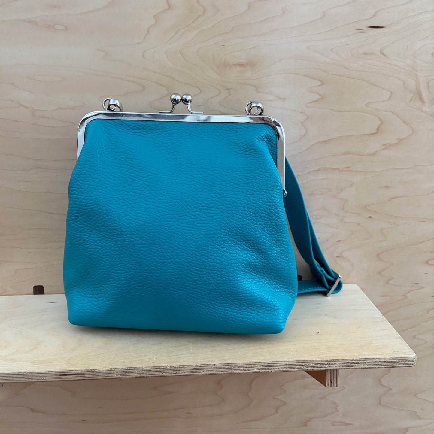 Kisslock Crossbody turquoise