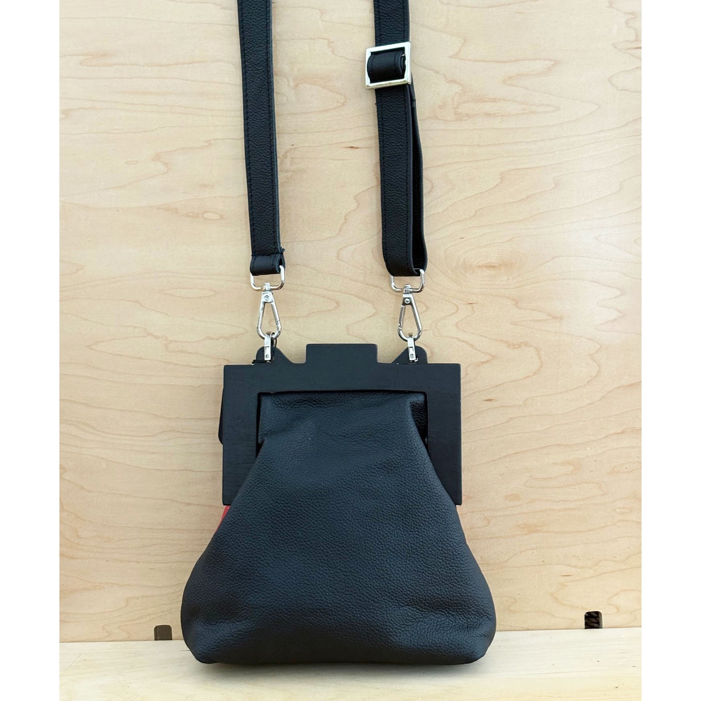 Small Wooden Frame Crossbody Leather Purse black/red