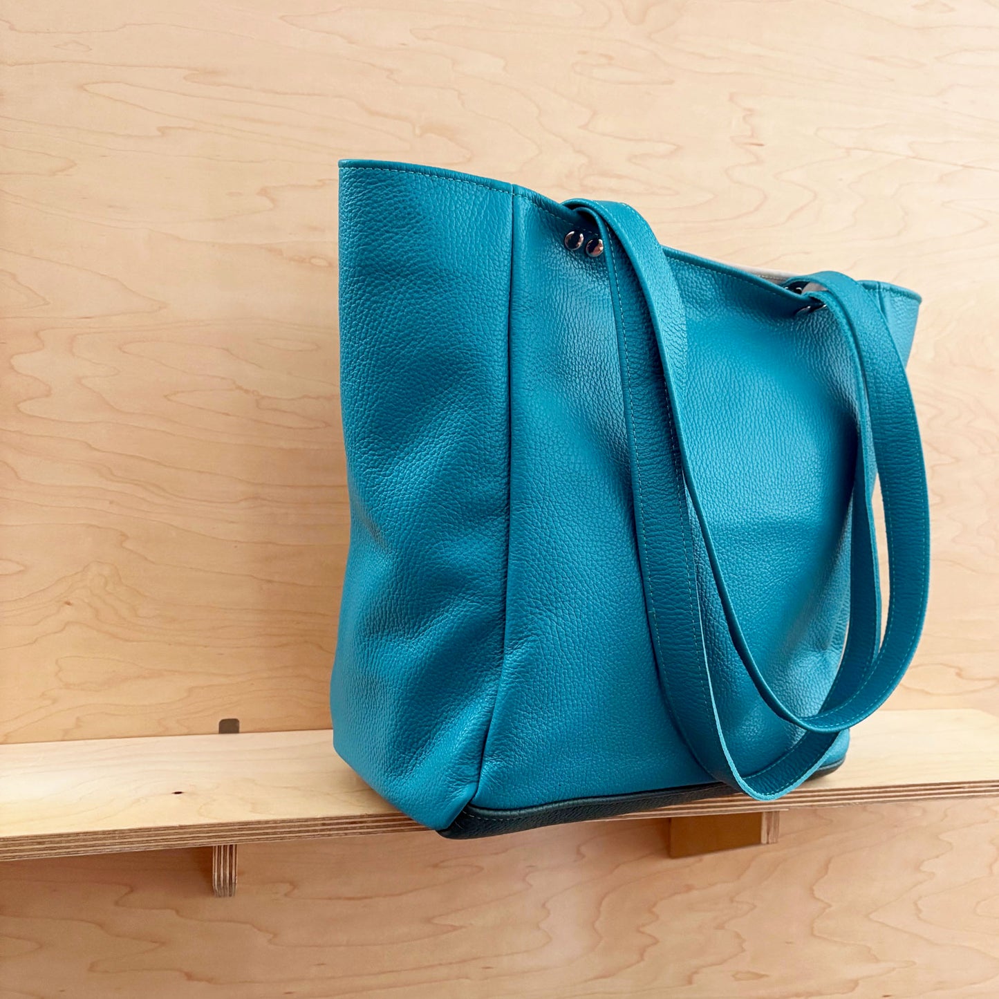 Leather Tote green/turquoise, applique