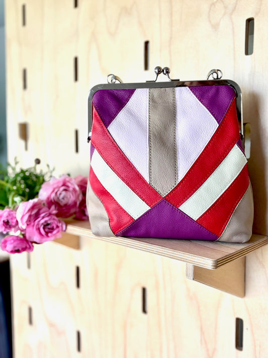 Marquetry Kisslock Crossbody beige/red/purple
