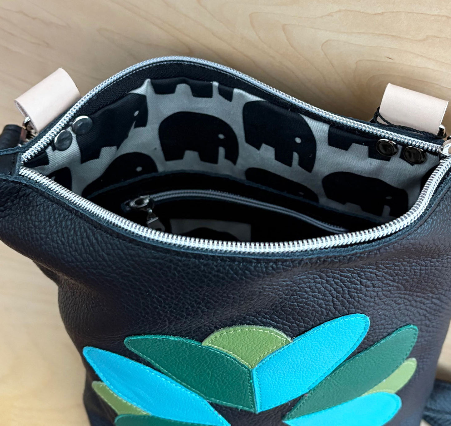 Abstract Applique Crossbody / black