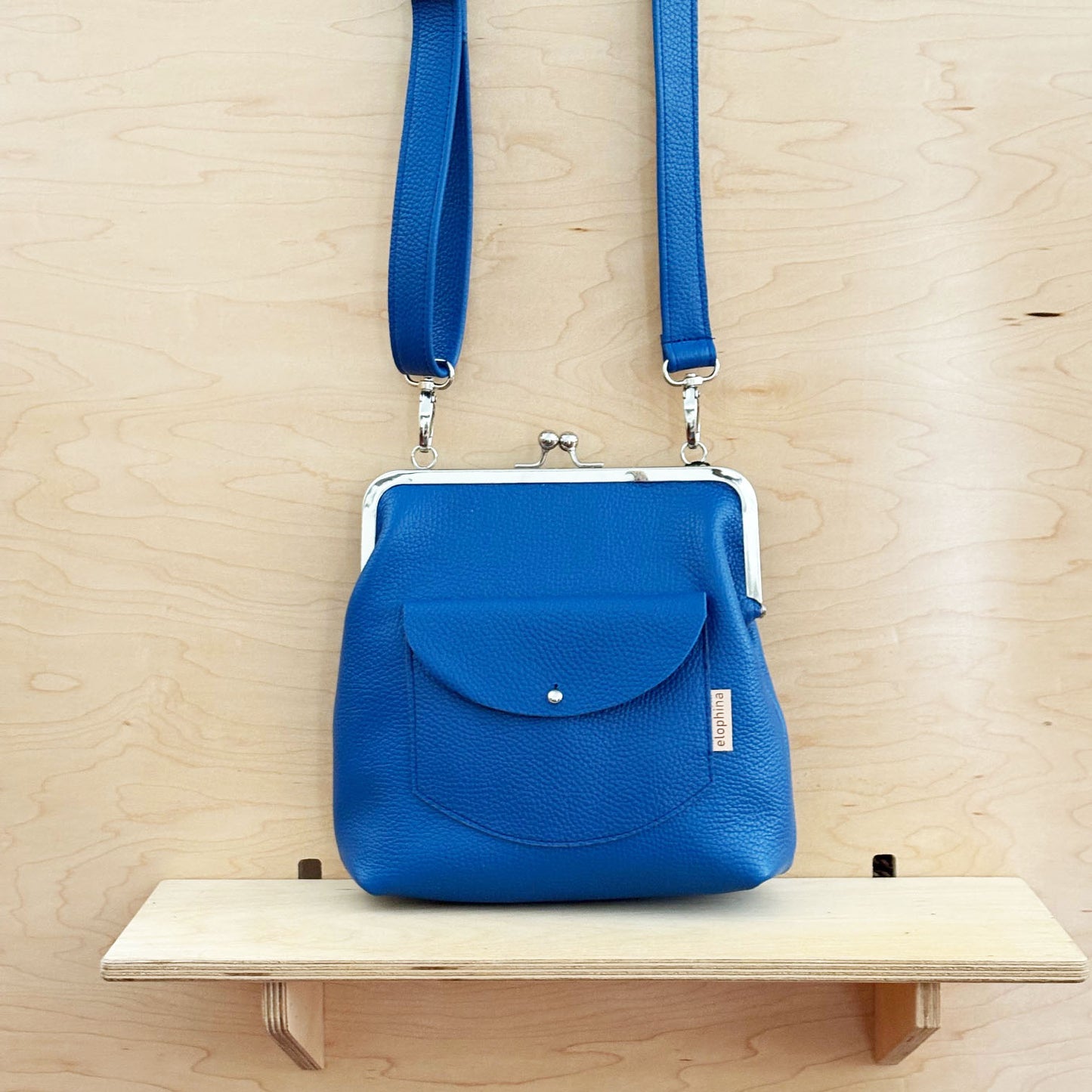 Kisslock Crossbody blue