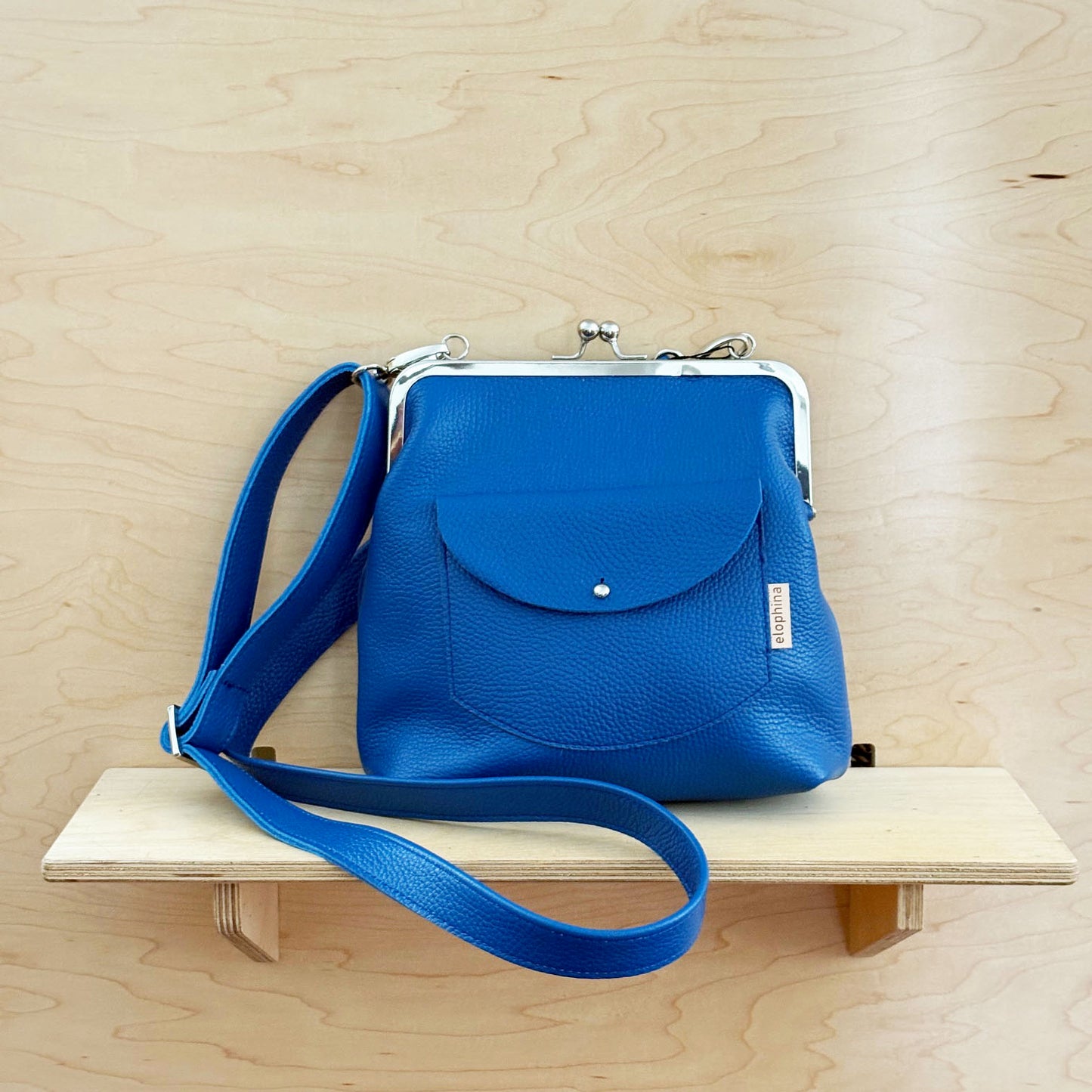Kisslock Crossbody blue