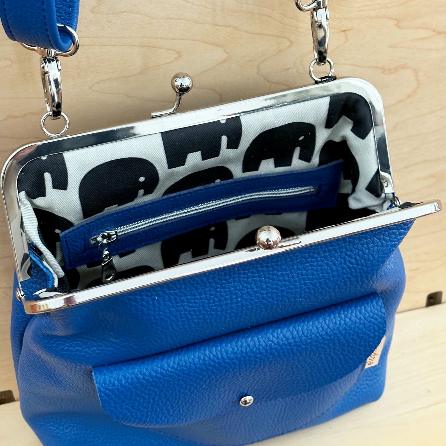 Kisslock Crossbody blue