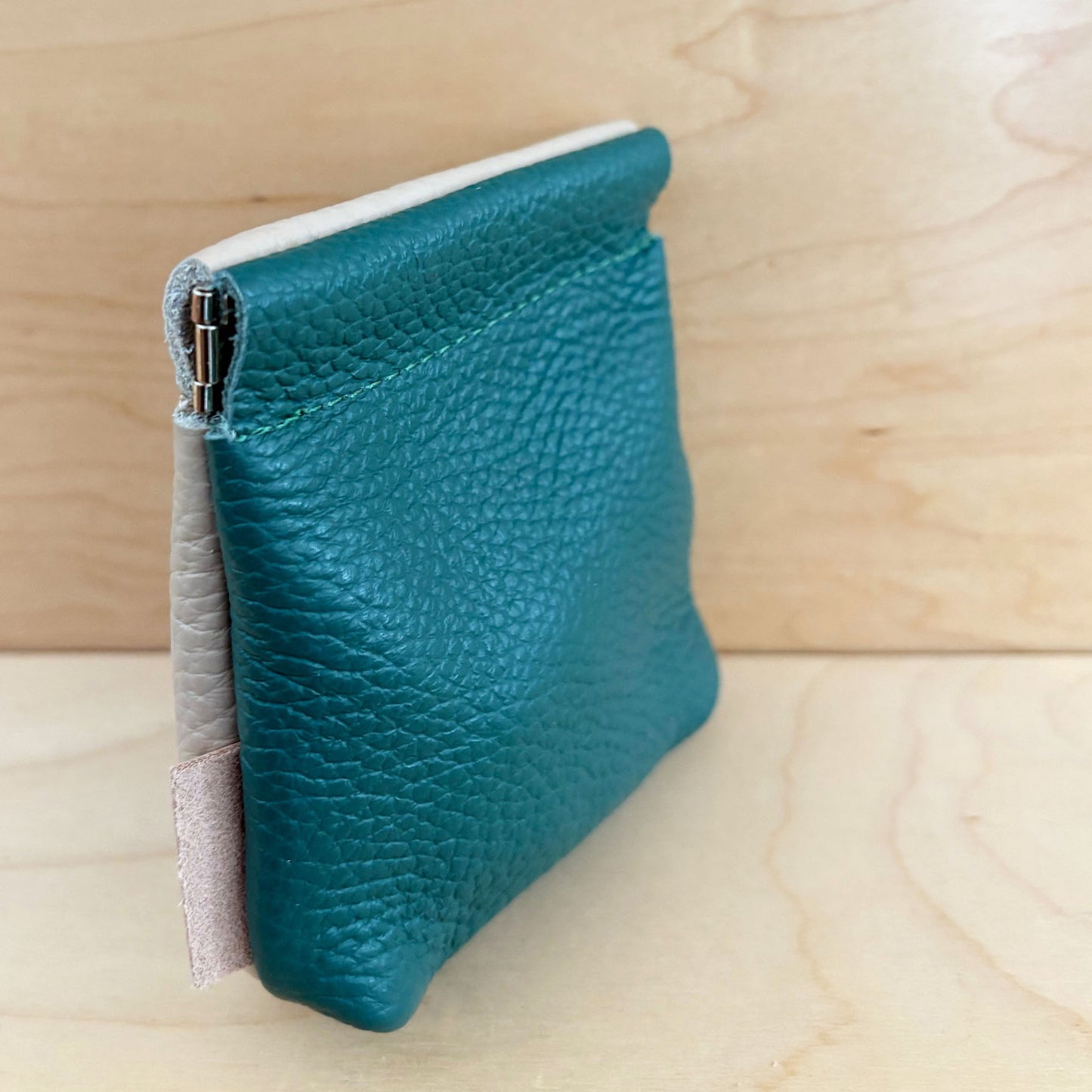 Elephant color block coin off white/green