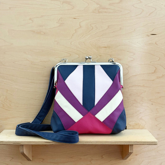 Marquetry Kisslock Crossbody Bag blue/magenta