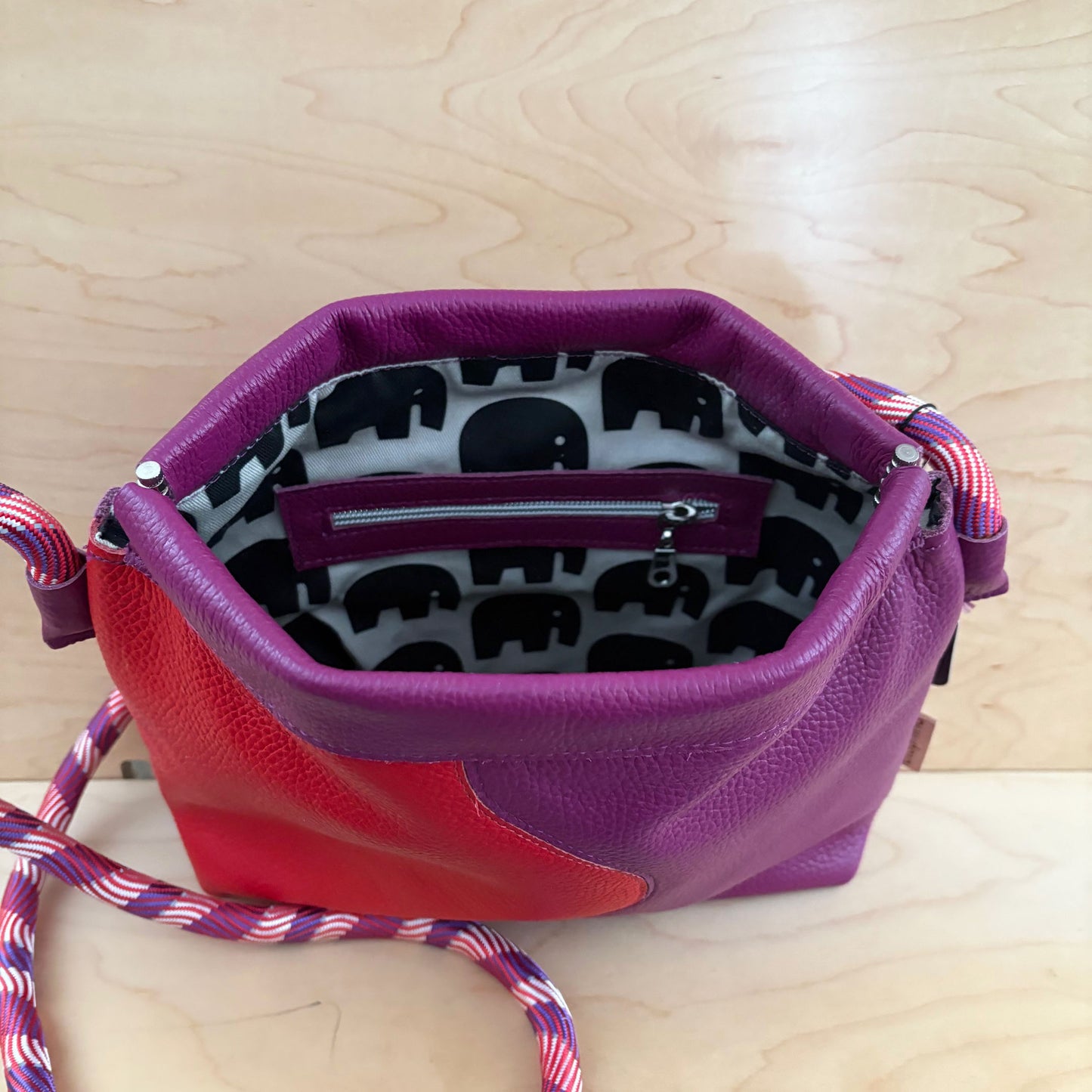 Bold 2 Tone Flex Frame Wave Crossbody Purse red/magenta