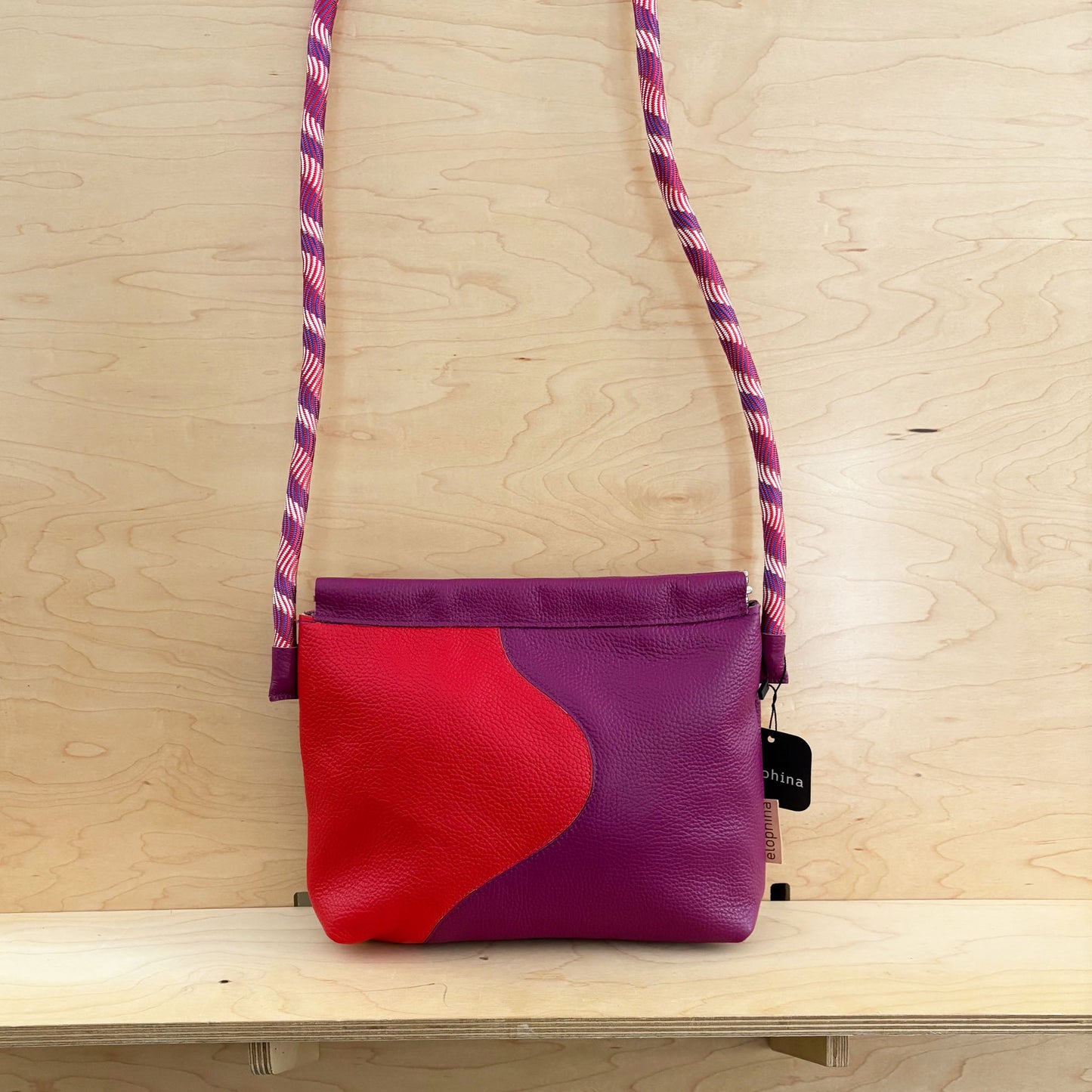 Bold 2 Tone Flex Frame Wave Crossbody Purse red/magenta