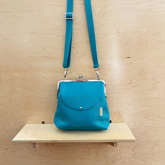 Kisslock Crossbody turquoise
