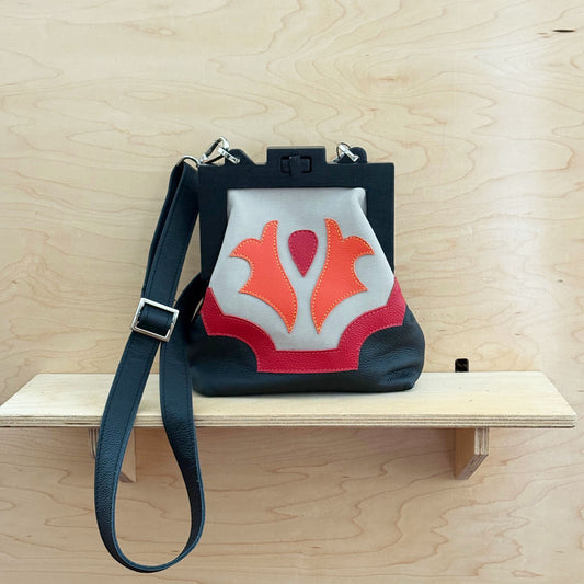 Small Wooden Frame Crossbody Leather Purse black/red